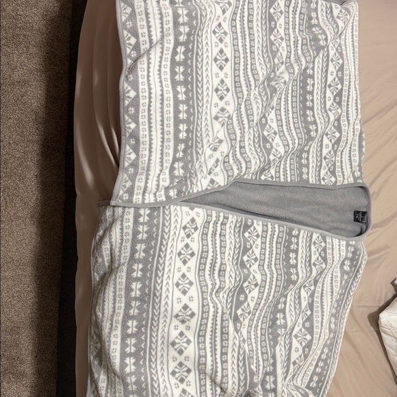 Cuddl Duds Gray and White Patterned Cardigan - Picture 2 of 3